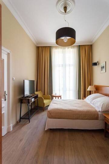 Двухместный номер с 1 кроватью и балконом в  Brass Suites